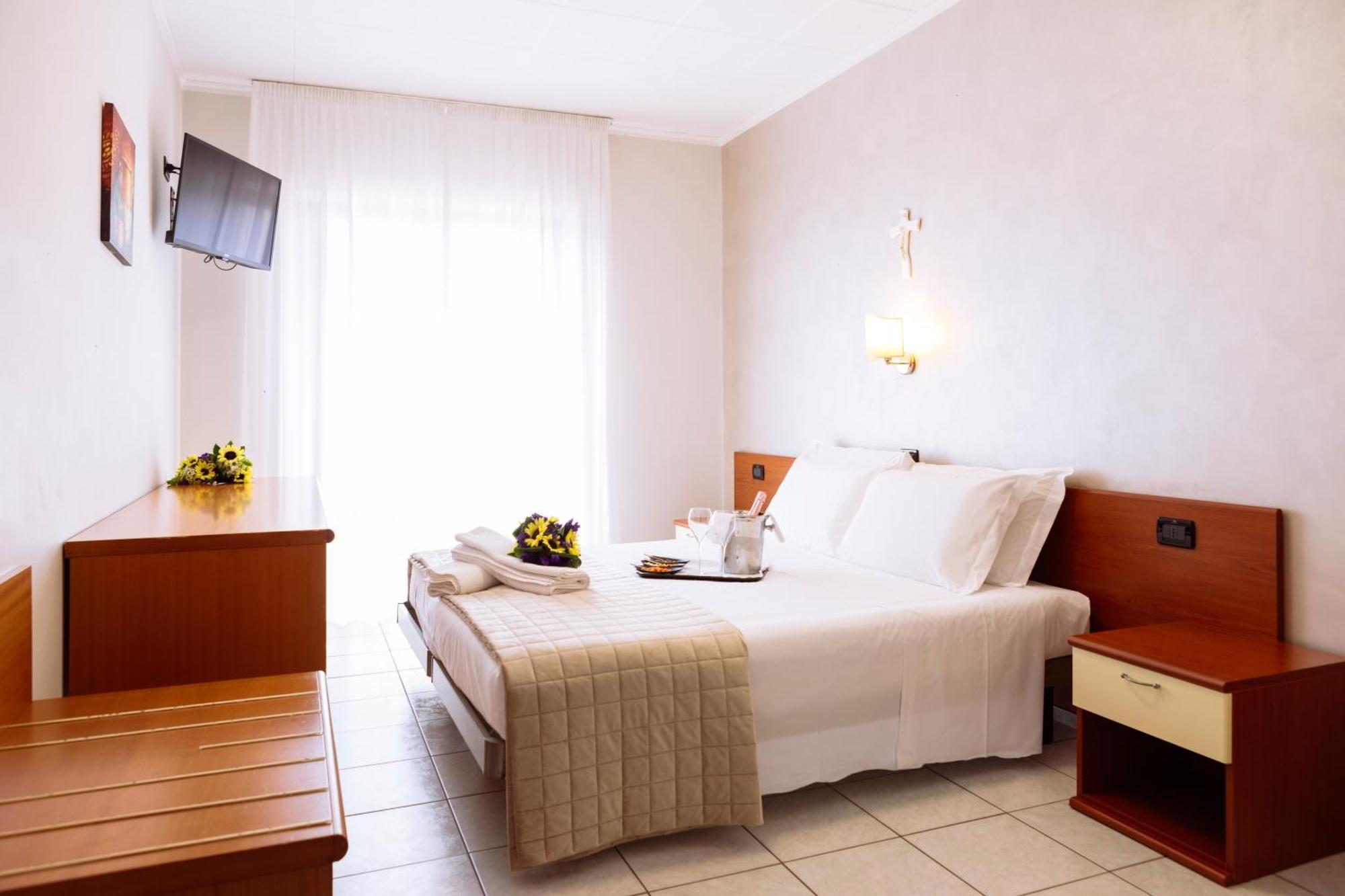 Hotel Leon - Ristorante Al Cavallino Rosso San Giovanni Rotondo Ngoại thất bức ảnh