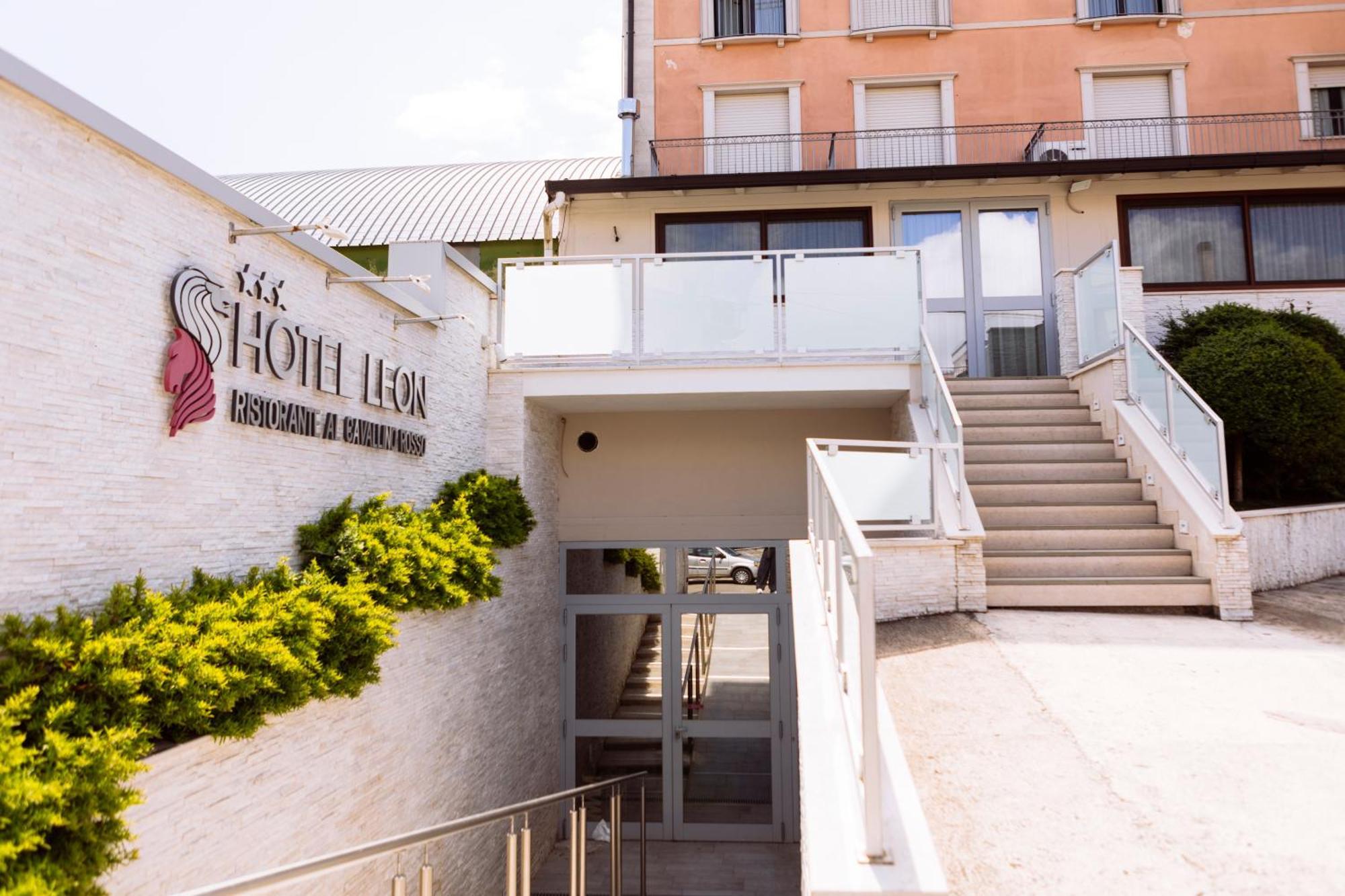 Hotel Leon - Ristorante Al Cavallino Rosso San Giovanni Rotondo Ngoại thất bức ảnh
